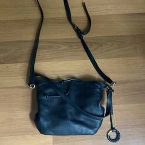 Vince Camuto black hand/shoulder bag